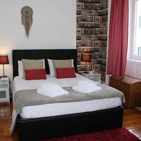 Apartment Almada Downtown - By Guest